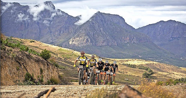 Anstieg beim Etappenrennen Cape Epic: acht Tage mit dem Mountainbike am Limit  | Foto: Nick Muzik/Cape Epic