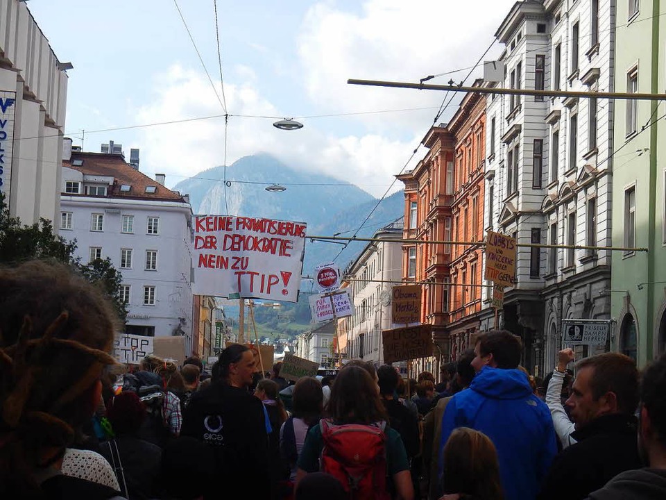 In Innsbruck gibt es viele Studierende... Demos, Aktionen, Nachtleben und Bars.  | Foto: Jutta Stackelberg