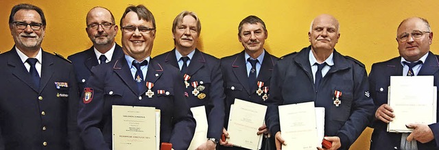 Kreisbrandmeister Thomas Santl ehrte H... 40 Jahre Engagement in der Feuerwehr.  | Foto: Andreas Mahler