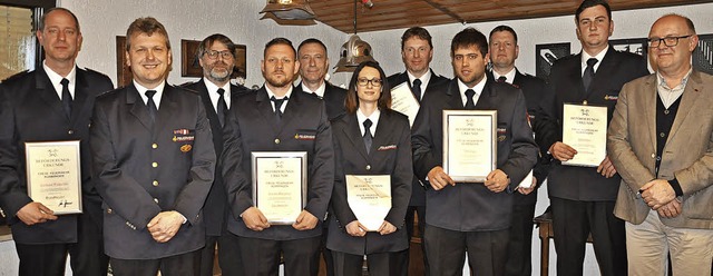 Befrderungen bei der Feuerwehr Rmmin...germeisterstellvertreter Dieter Gempp.  | Foto: Jutta Schtz