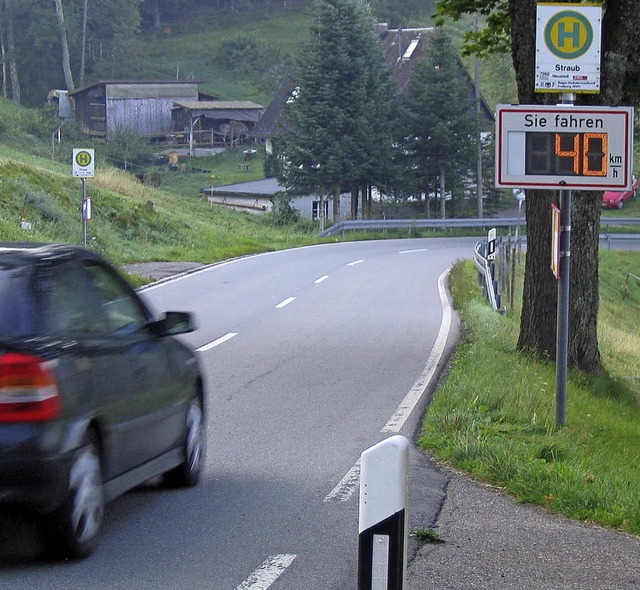 Geschwindigkeitsanzeigen sollen Autofa...acht hat ein neues Messgert gekauft.   | Foto: Peter Stellmach