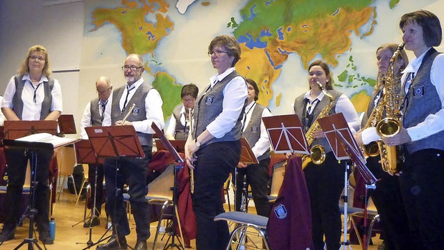 Mitglieder des Musikvereins beim Jubilumskonzert  | Foto: Anne Freyer/Wolf-Wilhelm Adam