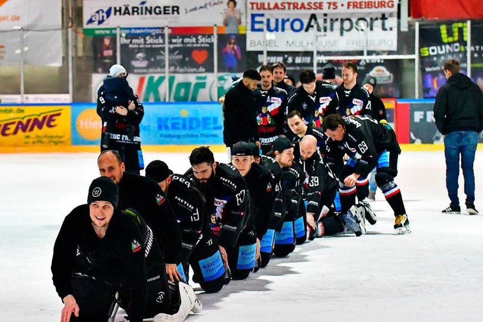Der EHC Freiburg schafft mit einem 5:2-Sieg über Bad Tölz im siebten Spiel den Klassenerhalt in der DEL 2. (Foto: Achim Keller) Der EHC Freiburg schafft mit einem 5:2-Sieg über Bad Tölz im siebten Spiel den Klassenerhalt in der DEL 2. (Foto: Achim Keller)