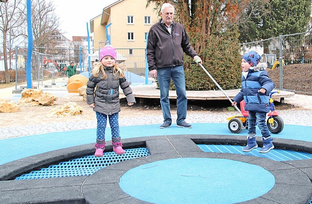 Erik Klan und Ellen Weber beim Testhp... seinen Enkelkindern nichts passiert.   | Foto: Holger Niederberger