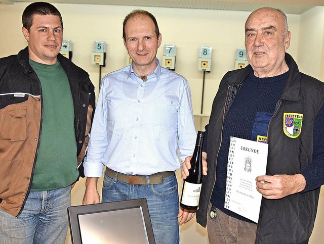 Der neu gewhlte Standwart Markus Voeg...Schtzenbund geehrt wurde (von links)   | Foto: Heinz Vollmar
