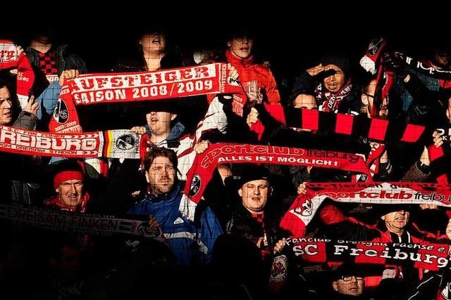 Fans aus Freiburg und Mainz protestieren gegen Montagsspiel
