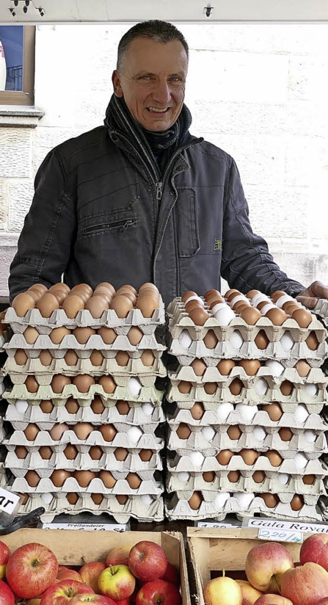 Franz Isele verkauft nicht nur zu Ostern Eier.   | Foto: Sandra Adeler