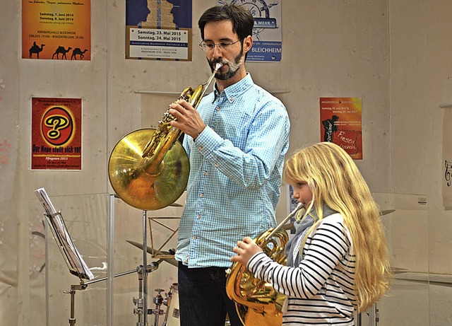 Dirigent Udo Schmitz mit  Schlerin  Alina-Julie Krting  | Foto: Jrg Schimanski