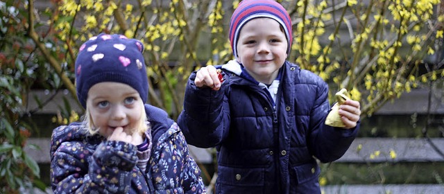 Luc (rechts) und  Filippa freuen sich ... Buben und Mdchen auf das Osterfest.   | Foto: Judith Reinbold