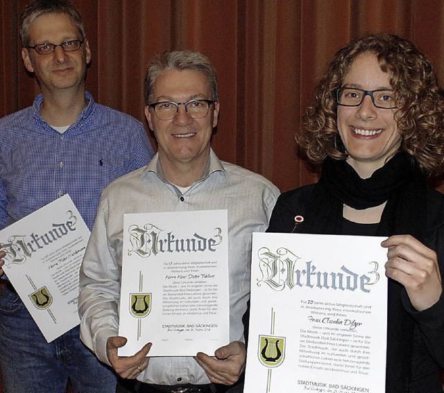 Treue  Stadtmusiker: Peter Weidemann, ...Dieter Tabbert, Claudia Dilger  (v.l.)  | Foto: Gottstein