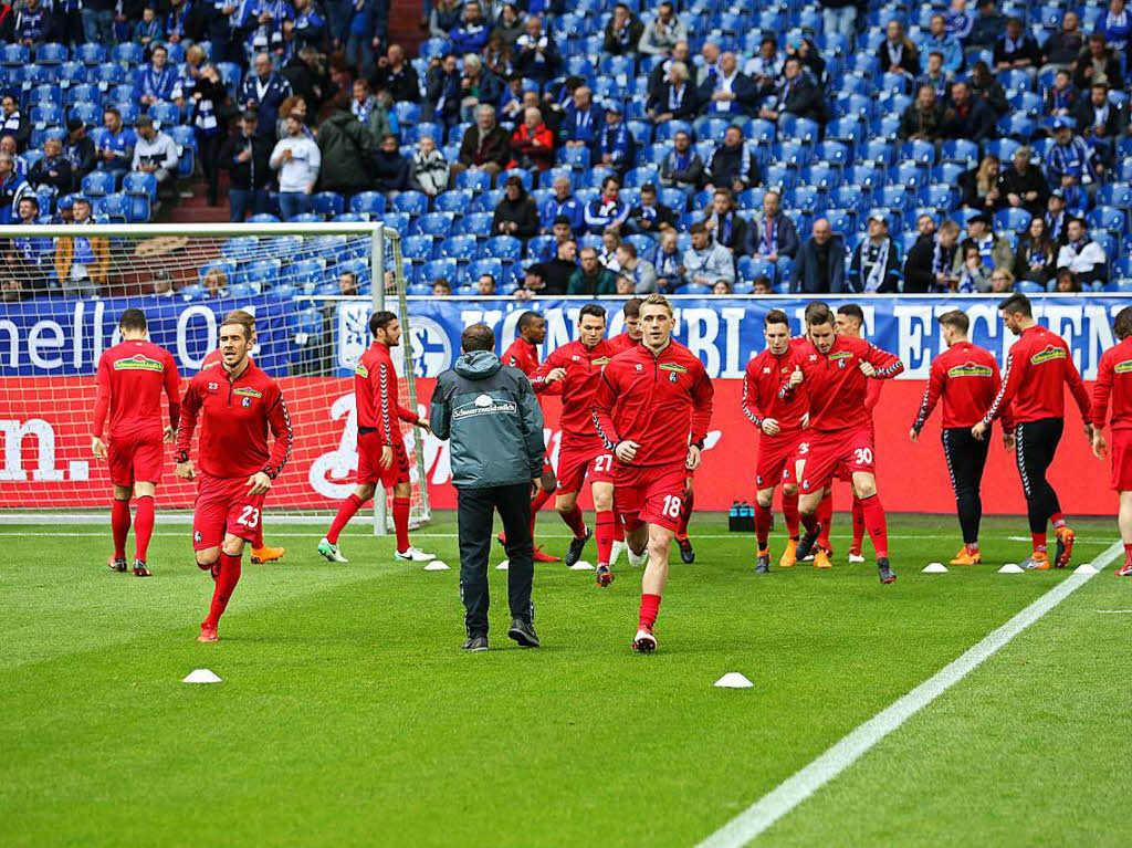 Die Freiburger Spieler beim Aufwrmen.