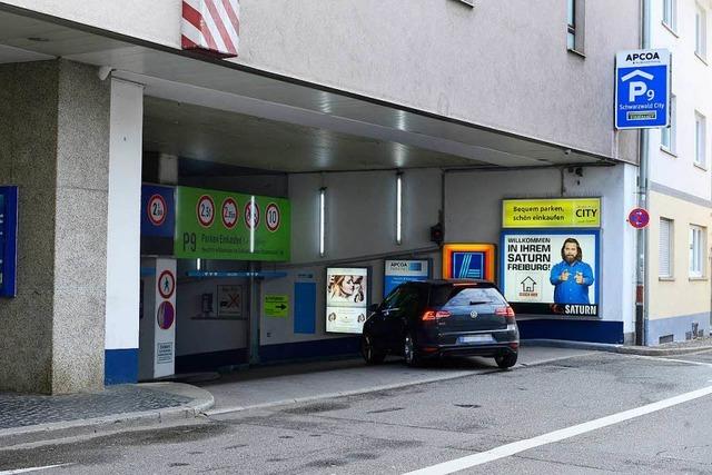 Feuerwehr muss wegen Stau am Schwarzwaldcity-Parkhaus ausrcken