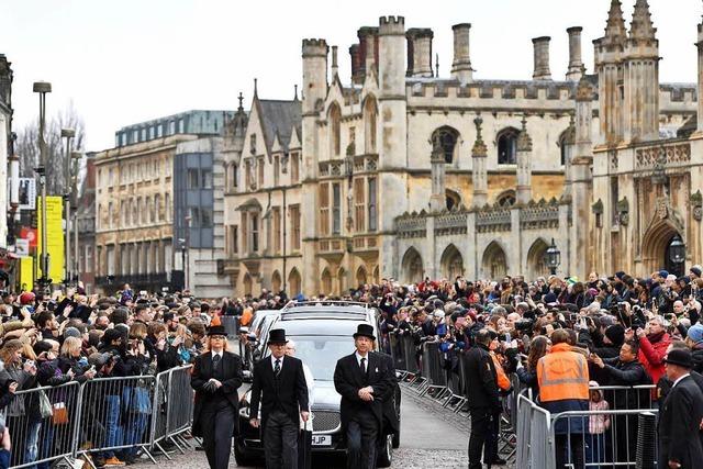 Fotos: Trauerfeier fr Stephen Hawking in Cambridge