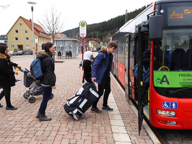 Einsteigen am Neustdter Bahnhof, mit ...t&#8217;s in 55 Minuten nach Freiburg.  | Foto: Peter Stellmach