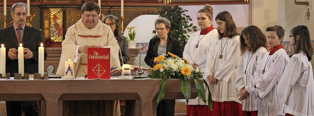Pfarrer Klaus Fietz zelebrierte  die k...ie vielen Krisenherde in aller Welt.    | Foto: Michelle Gntert