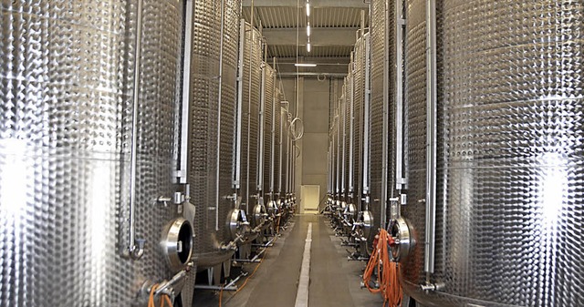 Das Tanklager des neuen Ortenauer Wein...gen von rund sieben Millionen Liter.   | Foto: Rderer
