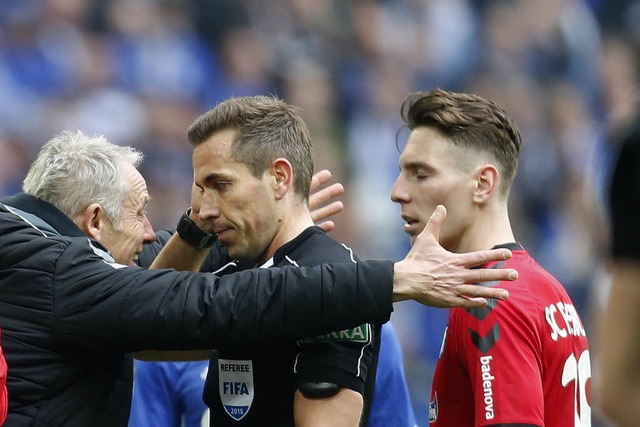 Christian Streich ist im Unreinen mit ...ibne verwiesen. Rechts: Florian Kath.  | Foto: dpa