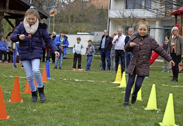 Beim Oberhofer Eierlauf hatten alle ihren Spa.   | Foto: Melanie Dramac