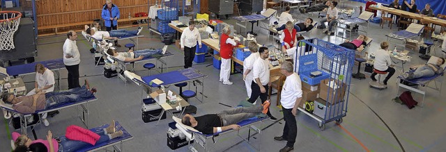 Gut besuchter Blutspendetermin  in der Elzacher Sporthalle am Karsamstag.  | Foto: Nikolaus Bayer