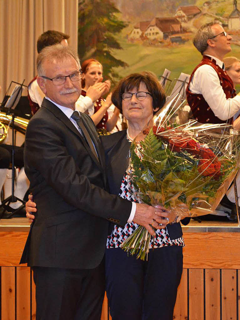 Zusammen mit seiner Frau Gerda genoss Josef Ruf die Standing Ovation in der Schwarzwaldhalle.