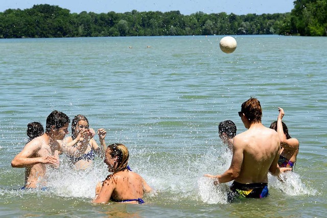 Wer traut sich bei 20 Grad Auentemperatur ins Wasser?  | Foto: Ingo Schneider