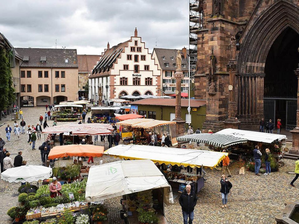Der Markt auf dem Münsterplatz.  | Foto: Thomas Kunz