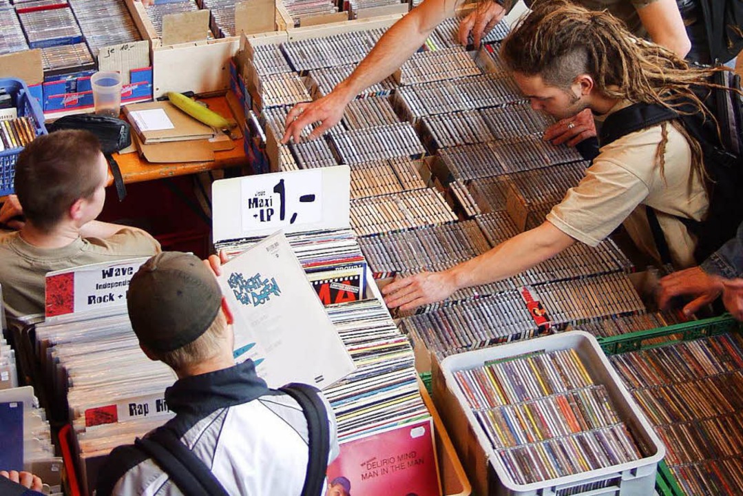 Runde eine halbe Million Schallplatten und CDs stehen auf der Börse zum Verkauf.  | Foto: Thomas Kunz