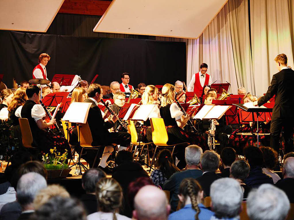 15 Jahre lang dirigierte Denis Laile die Schwarzwaldkapelle Mnstertal. Beim Osterkonzert in der Belchenhalle verabschiedete er sich unter enthusiastischem Beifall mit 