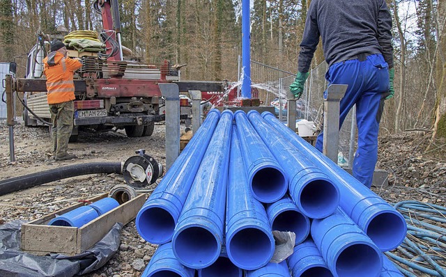 Durch eine Rohrkonstruktion wurde das ...te Wasser Richtung Wutach abgeleitet.   | Foto: Peter Rosa