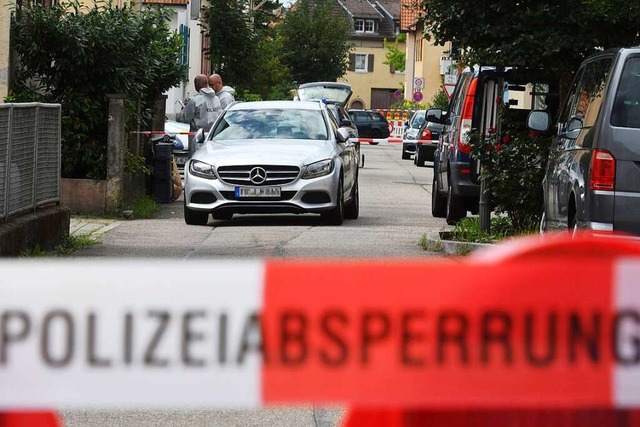 Spurensicherung am Tatort in Teningen  | Foto: Patrick Seeger (dpa)