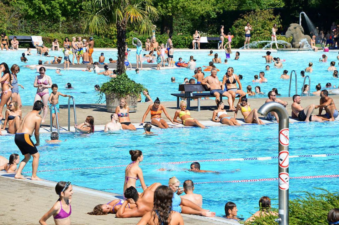 Am Freitag ffnet das Strandbad spontan.  | Foto: Rita Eggstein