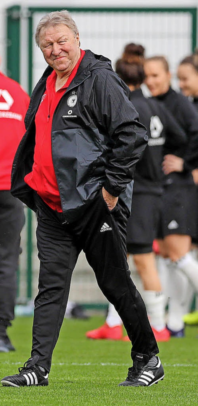 Horst Hrubesch beim Training in Leipzig  | Foto: dpa