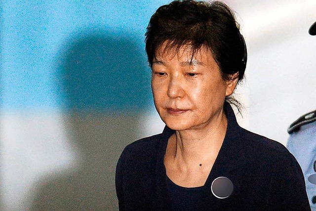 Sdkoreas frhere Prsidentin Park Geu... Vergehen zu 24 Jahre Haft verurteilt.  | Foto: dpa