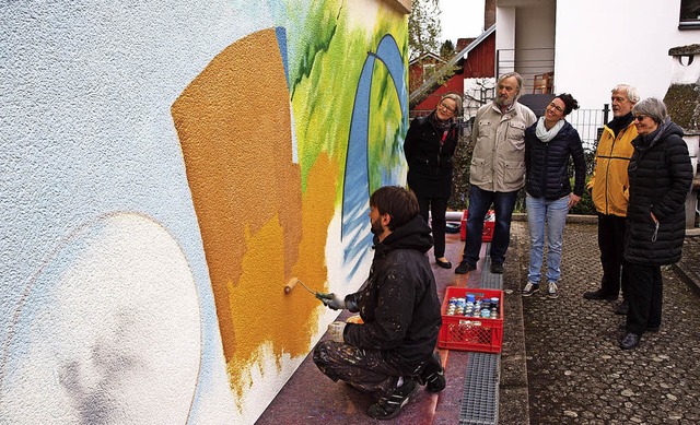 Graffitiknstler Andreas Ernst alias &...Arbeit am evangelischen Gemeindehaus.   | Foto: Michael Haberer