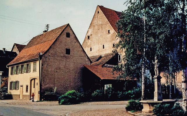 Das Haus am Sennhof (links im Bild) no...Altstadtsanierung in den 60er Jahren.   | Foto: Elmar Krausbeck