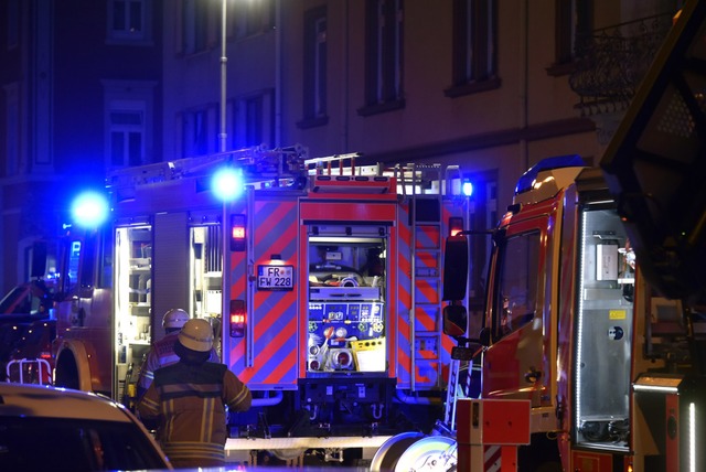 Die Feuerwehr war mit neun Fahrzeugen im Einsatz.  | Foto: Thomas Kunz