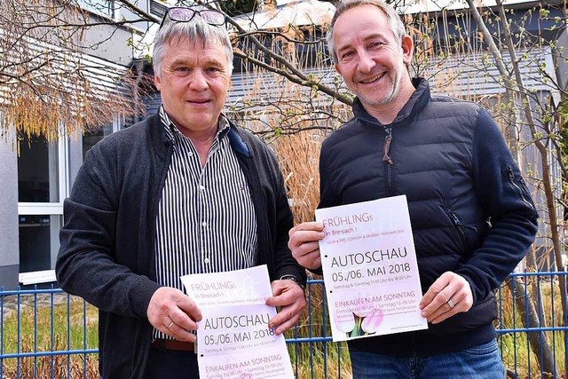 Hans-Peter Geppert (links) und Michael...aufsoffenem Sonntag zusammenzustellen.  | Foto: Thomas Rhenisch