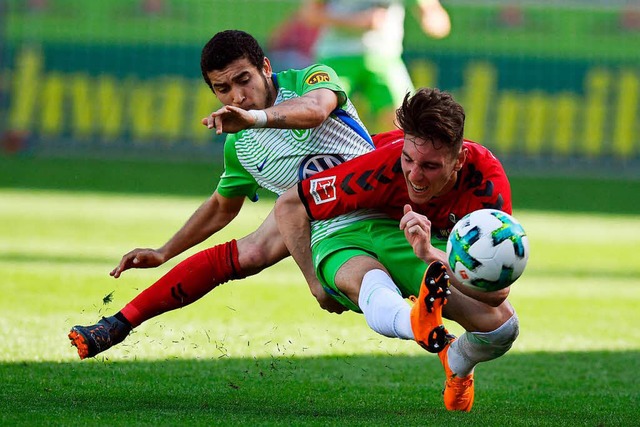 Mehr Krampf als Kampf: Der SC Freiburg...ath) verliert gegen Wolfsburg mit 0:2.  | Foto: dpa