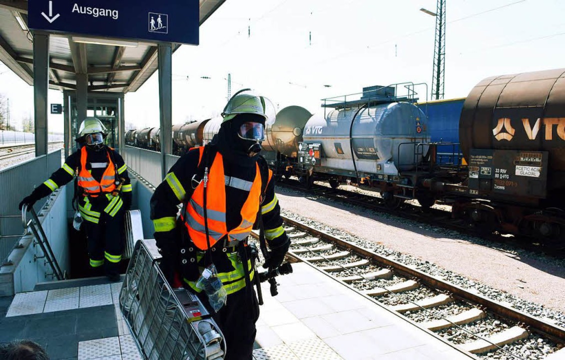 Bei dem Gterzug handelte es sich um e...tschutzzug der Feuerwehr mitalarmiert.  | Foto: Wolfgang Knstle