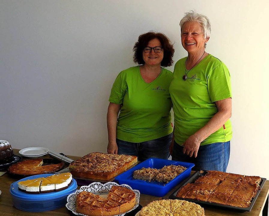 Wer wollte, der konnte bei der Pflanze...  ppig bestckten Kuchentheke bereit.  | Foto: Dorothee Philipp