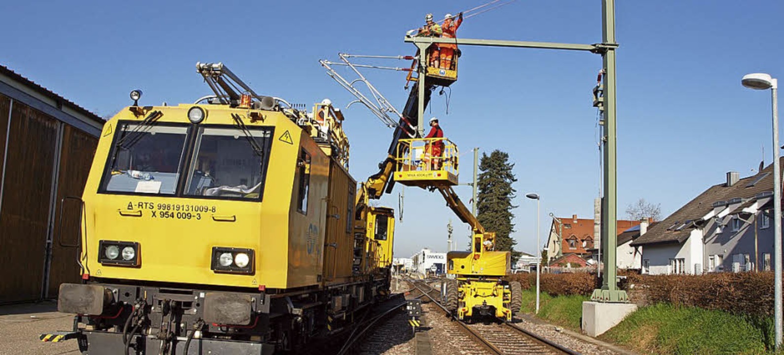 Oberleitungsmontage in Endingen  | Foto: Haberer