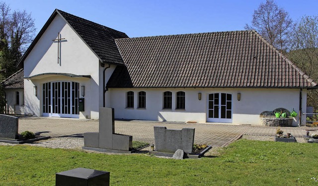 Die Wehrer Friedhofshalle soll in diesem Jahr noch teilsaniert werden.   | Foto: Hansjrg Bader