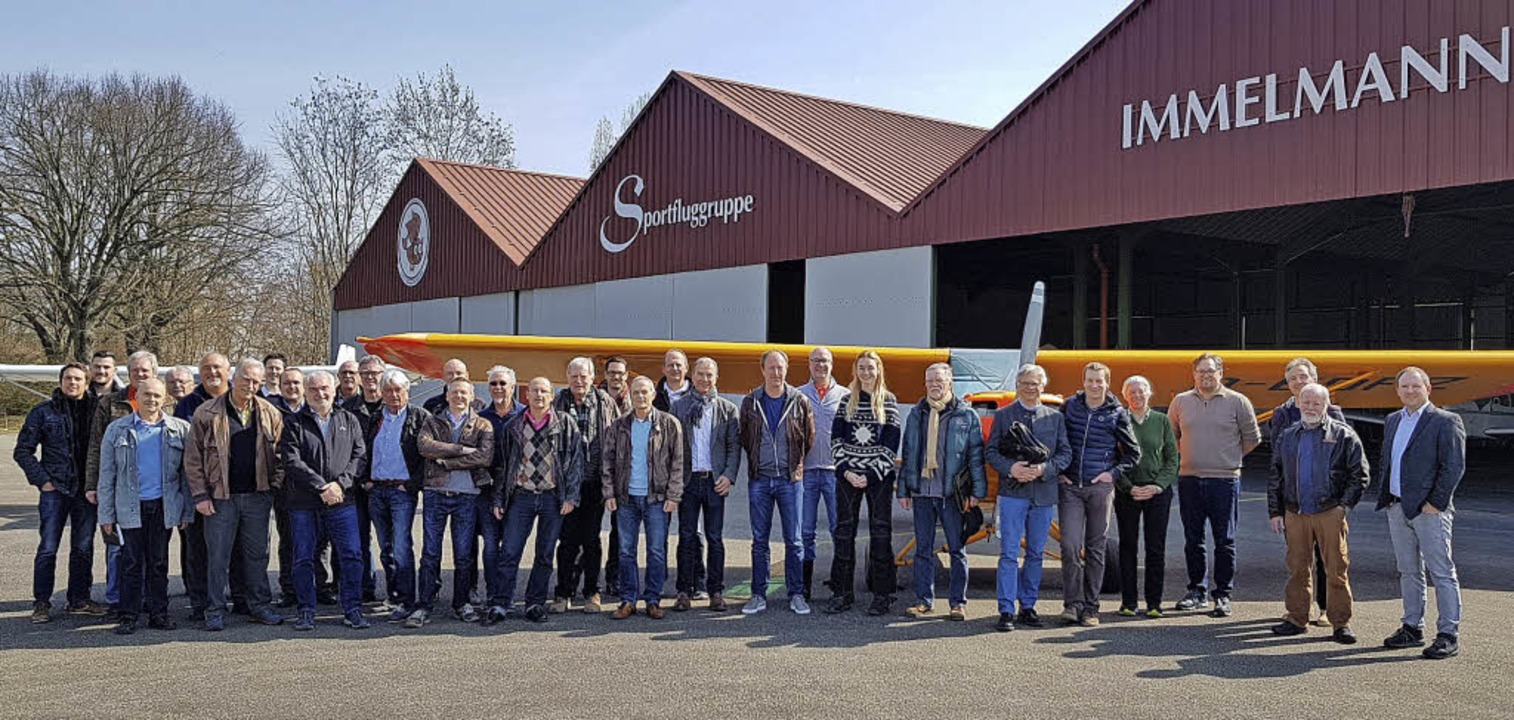 Mitglieder der Eschbacher Sportfluggru... Vereinsheim am Flugplatz Bremgarten    | Foto: Robert Cap