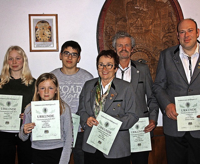 Fr ihre Platzierungen bei der Vereins...ar Vgtlin und Stefan Schaan Urkunden.  | Foto: Christiane Franz