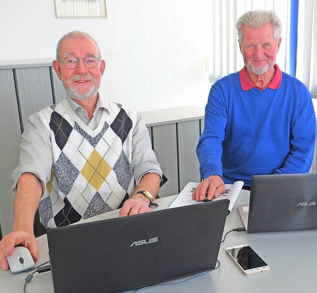 Ulrich Siemann (links) und Hans-Jrgen...schichte und Volkskunde berarbeitet.   | Foto: Siemann