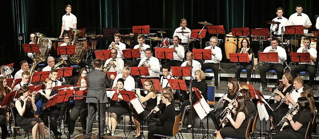 Das Orchester des  Musikvereins Harmon...Jahreskonzert seinen groen Auftritt.   | Foto: Wolfgang Knstle