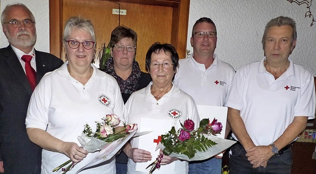 Ehrungen im DRK Neuried: (von links) V...r und Bereitschaftsleiter Uwe Bertsch   | Foto: Dieter Fink