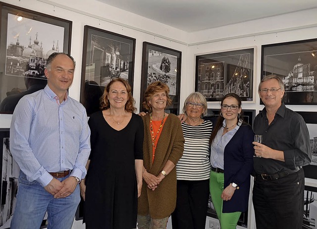 Die Fotoknstler Jrgen Petri (von lin... in der &#8222;Kleinen Galerie&#8220;   | Foto: Schimanski