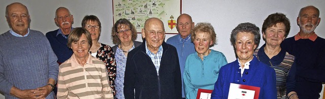 Beim Schwarzwaldverein Lrrach konnte ... und 60-jhrige Mitgliedschaft ehren.   | Foto: Paul Schleer