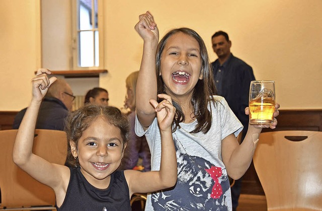 Haben Spa: Roma-Kinder bei der Feierstunde  | Foto: Jrgen Dettling